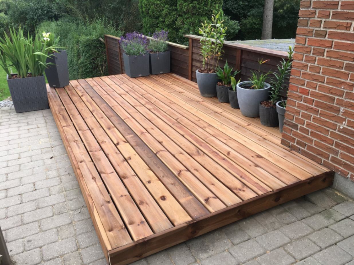 Low-Maintenance Decking